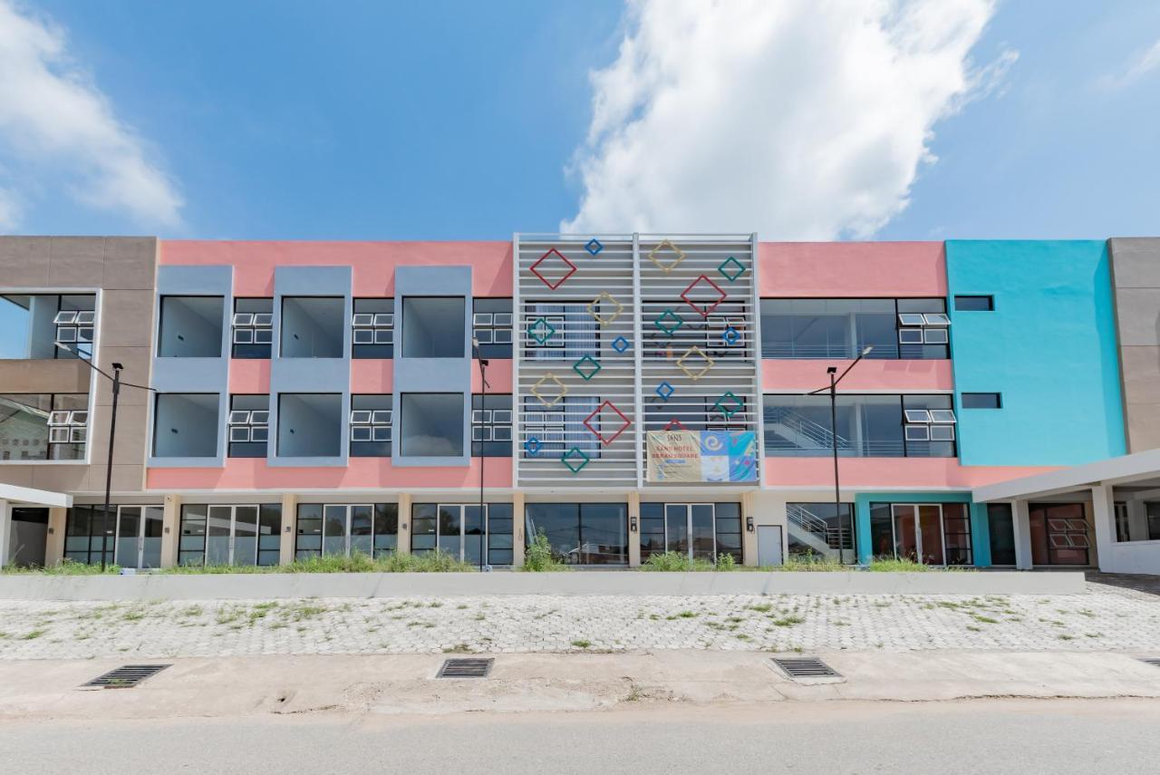 Sans Hotel Berau Square Tanjung Redep Εξωτερικό φωτογραφία